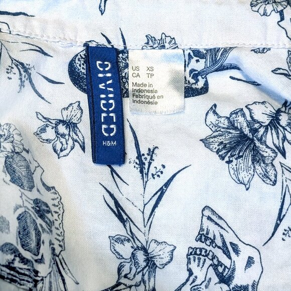 Divided H&M Skull shirt Size XS Blue and white. - Picture 3 of 4
